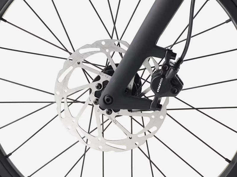Trek Wahoo 20 Trail kids’ mountain bike, close-up of the wheel and spokes showing the Tektro brake component at the hub