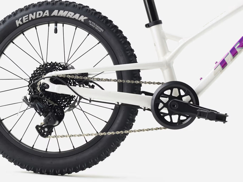 Trek Wahoo 20 Trail kids’ mountain bike in Crystal White, close-up of the drivetrain showing the crank, chain, rear derailleur, and microSHIFT Advent branding
