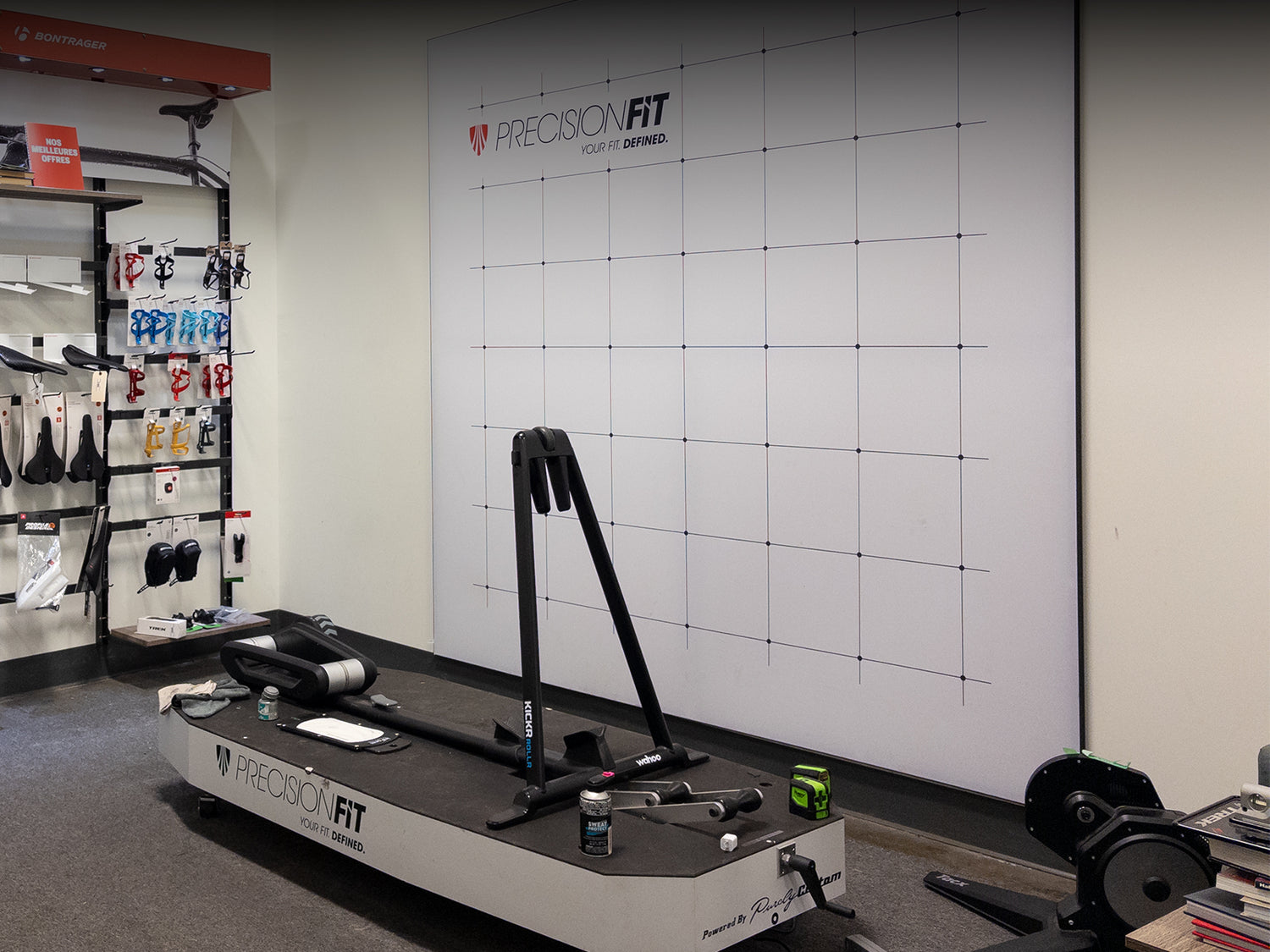 Room set up for bike fittings with equipment by Precision Fit / Salle équipée pour ajustements de vélo avec équipements Precision Fit