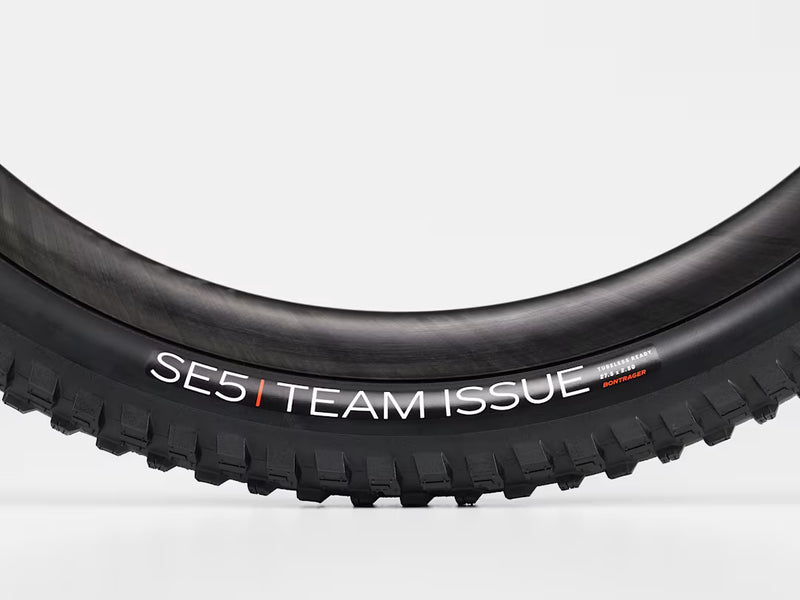 Close-up of a bicycle tire with 'SE5 Team Issue' branding on a white background
