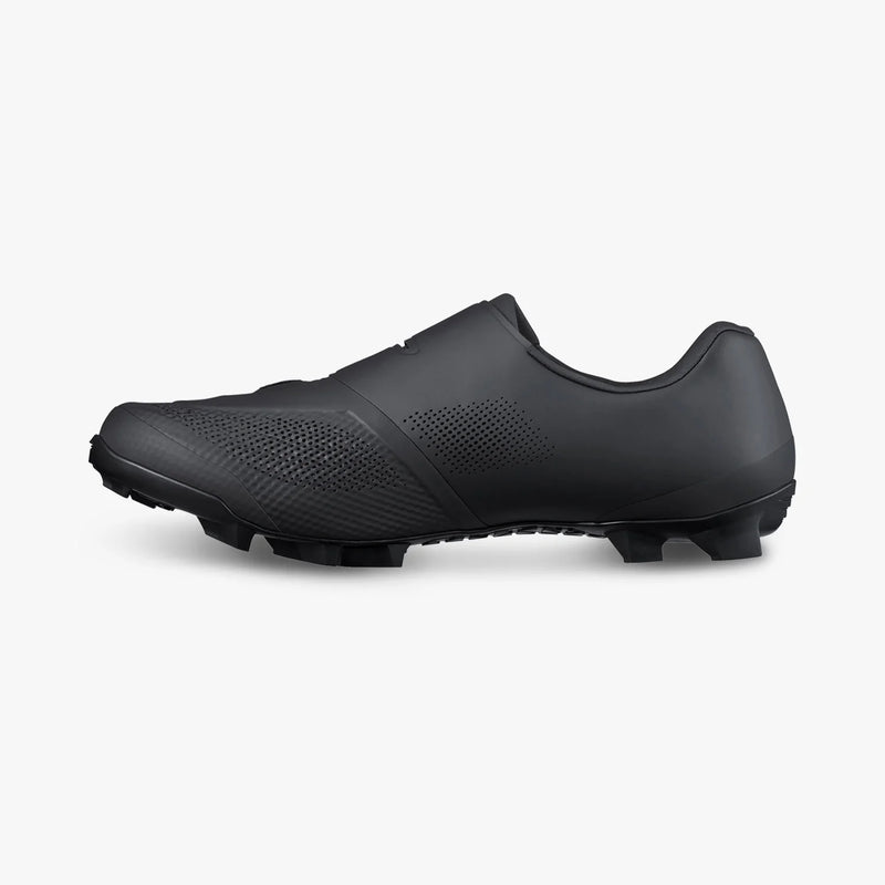 Medial side view of black Shimano SH-XC503 shoe detailing seamless surround-wrapping upper, ventilation perforations, and carbon-reinforced midsole structure