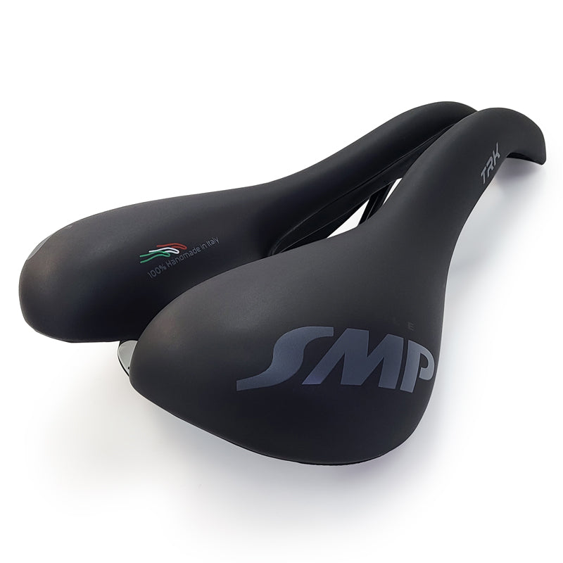 Selle SMP TRK Medium Saddle diagonal rear‑focused view showing raised tail, ergonomic channel with embossed text and Italy‑colour thread detail, tip positioned top‑right.