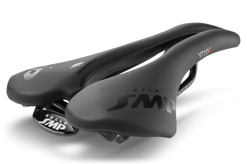 Selle SMP VT30C Saddle diagonal view showing the ergonomic cutout and embossed “100% Handmade in Italy” text on the inner dip.