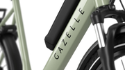 Gazelle Medeo T9 City in Caramel Khaki Gloss, close-up of frame with Gazelle logo