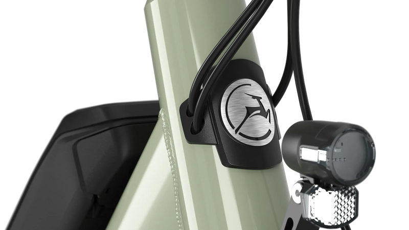 Gazelle Medeo T9 City in Caramel Khaki Gloss, close-up of head tube with Gazelle head badge