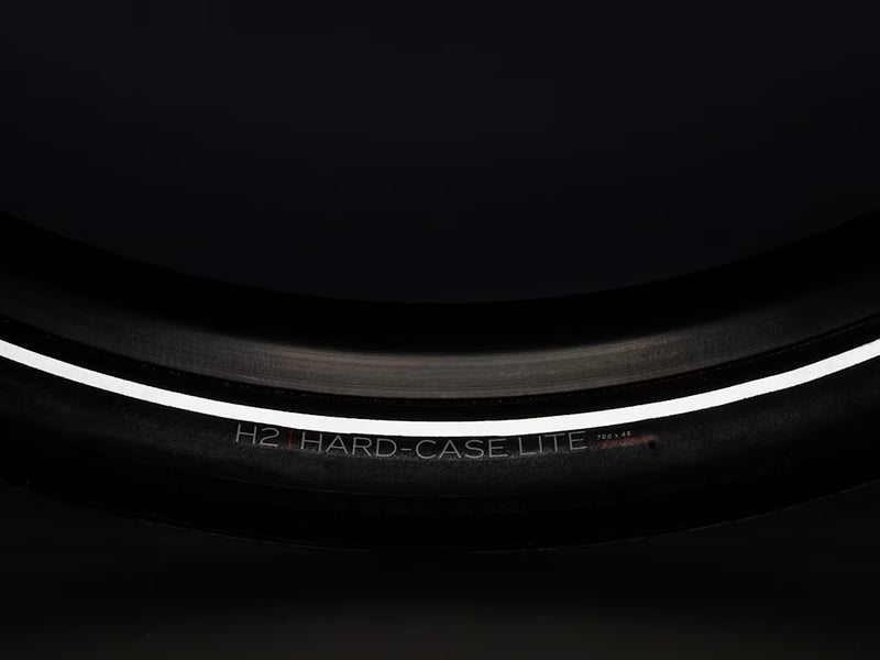 Pneu hybride Bontrager H2 Hard‑Case Lite réfléchissant