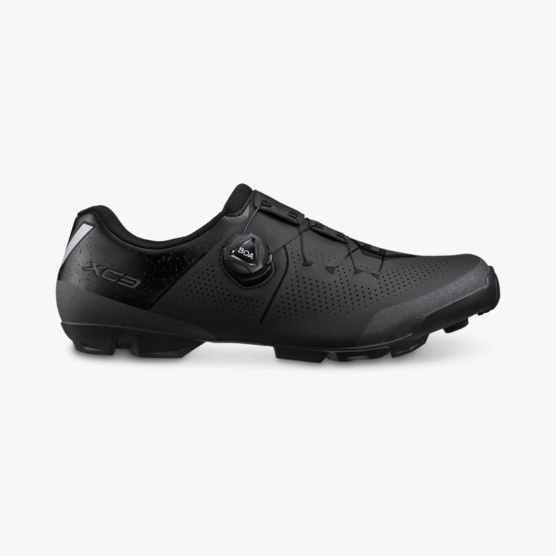 Shimano SH-XC302 cycling shoe in black, side view with BOA dial and wraparound upper