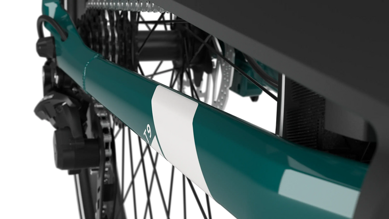 Gazelle Medeo T9 City in Thyme Green Gloss, close-up of frame with T9 lettering near the chain